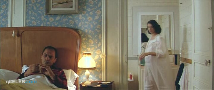7. Valeria Bruni Tedeschi nude, Zabou Breitman sexy, Nathalie Baye sexy – C'est La Vie (1990)