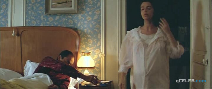 8. Valeria Bruni Tedeschi nude, Zabou Breitman sexy, Nathalie Baye sexy – C'est La Vie (1990)