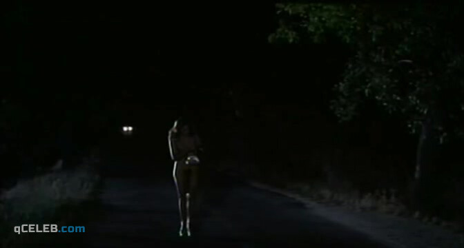 1. Maria Luisa San Jose nude – Más fina que las gallinas (1977)