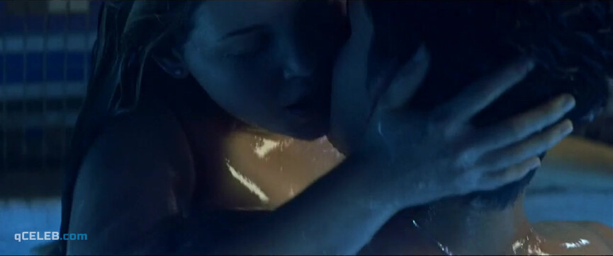 10. Erika Christensen sexy, Shiri Appleby sexy – Swimfan (2002)