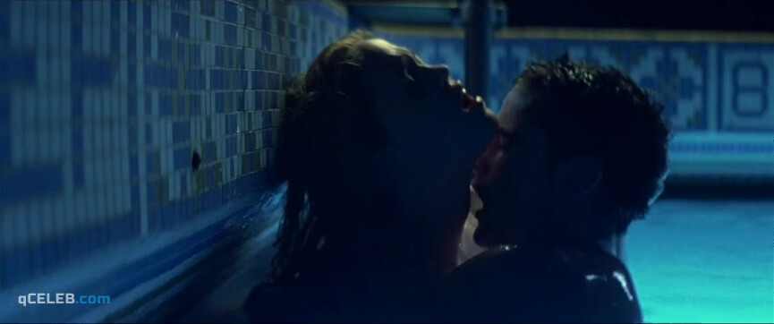 11. Erika Christensen sexy, Shiri Appleby sexy – Swimfan (2002)