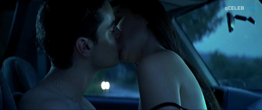 2. Erika Christensen sexy, Shiri Appleby sexy – Swimfan (2002)