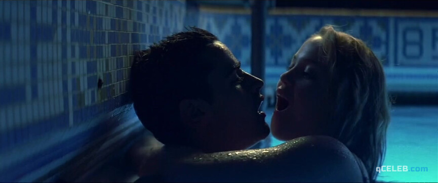 7. Erika Christensen sexy, Shiri Appleby sexy – Swimfan (2002)