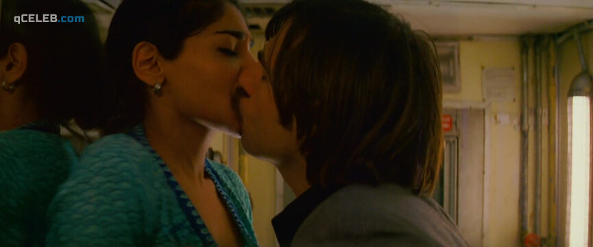 2. Amara Karan sexy – The Darjeeling Limited (2007)