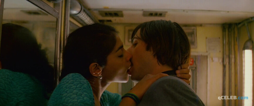 4. Amara Karan sexy – The Darjeeling Limited (2007)