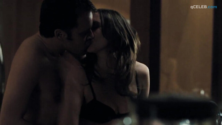 7. Vera Farmiga sexy – Orphan (2009)
