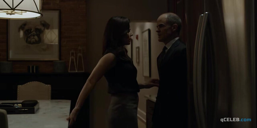 1. Neve Campbell sexy – House of Cards (2017)