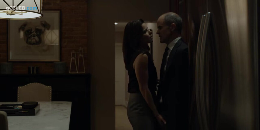 2. Neve Campbell sexy – House of Cards (2017)