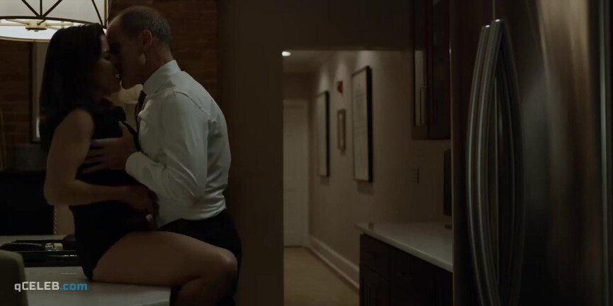 6. Neve Campbell sexy – House of Cards (2017)