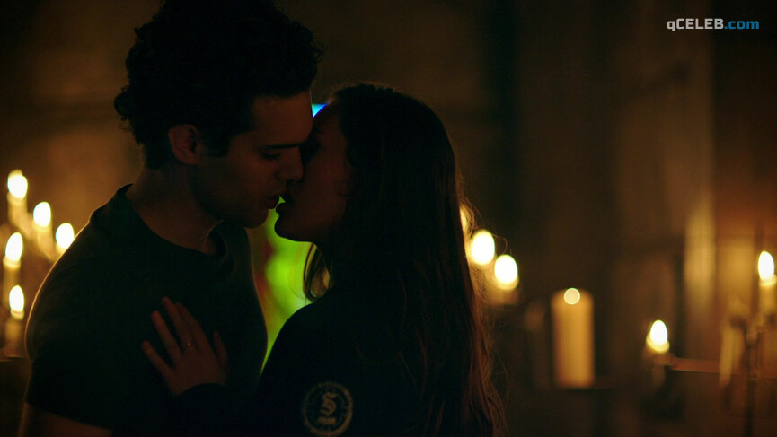 1. Danielle Rose Russell sexy – Legacies s03e04 (2018)