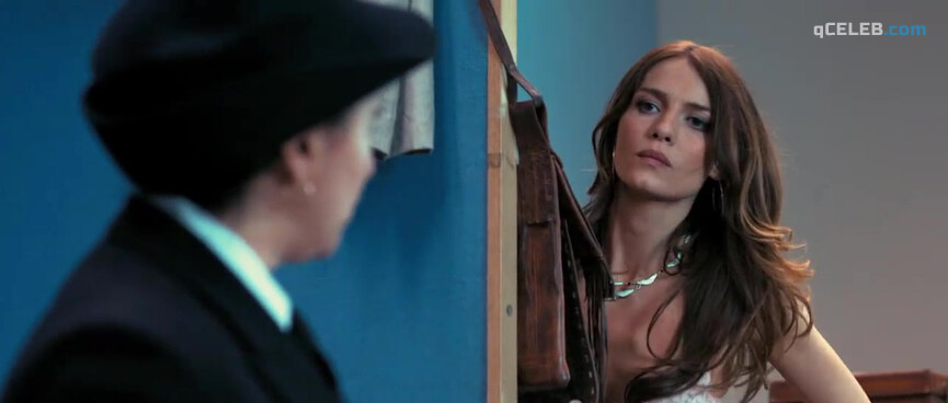 6. Saffron Burrows sexy, Hattie Morahan sexy, Louise Chambers nude – The Bank Job (2008)