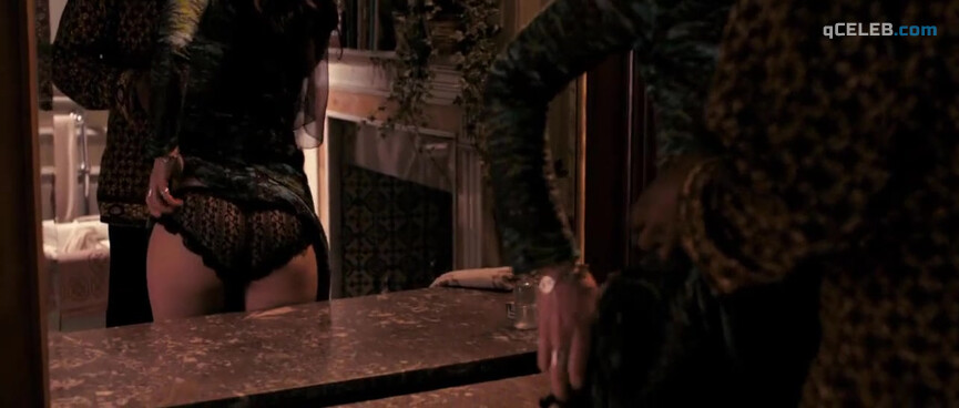 8. Saffron Burrows sexy, Hattie Morahan sexy, Louise Chambers nude – The Bank Job (2008)