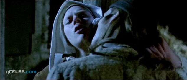 5. Scarlett Johansson sexy – Girl with a Pearl Earring (2003)