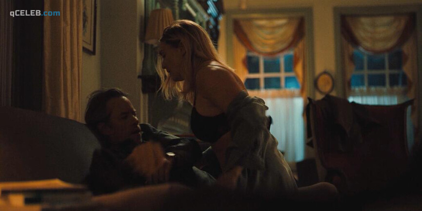 2. Kate Winslet sexy – Mare of Easttown s01e01 (2021)