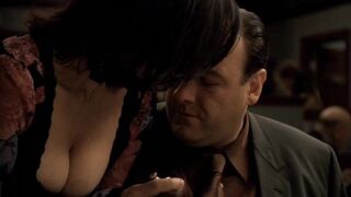 Kathrine Narducci sexy – The Sopranos s05e11 (2004)