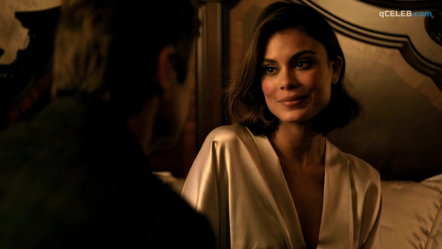 2. Nathalie Kelley sexy – Dynasty s01e07 (2017)