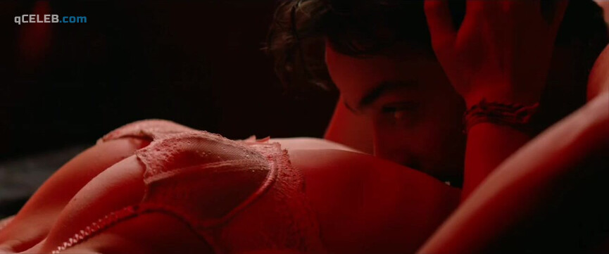 10. Sophie Turner sexy – Heavy (2019)