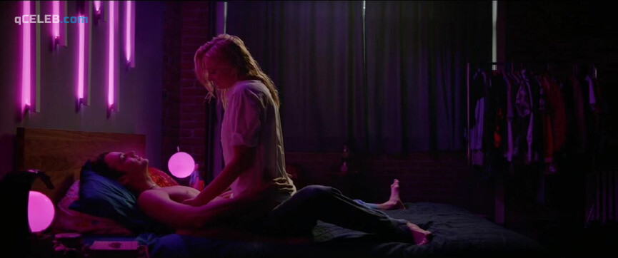 3. Sophie Turner sexy – Heavy (2019)