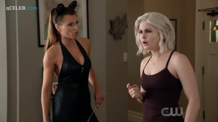 10. Rose McIver sexy, Alyson Michalka sexy – iZombie s03e10 (2017)