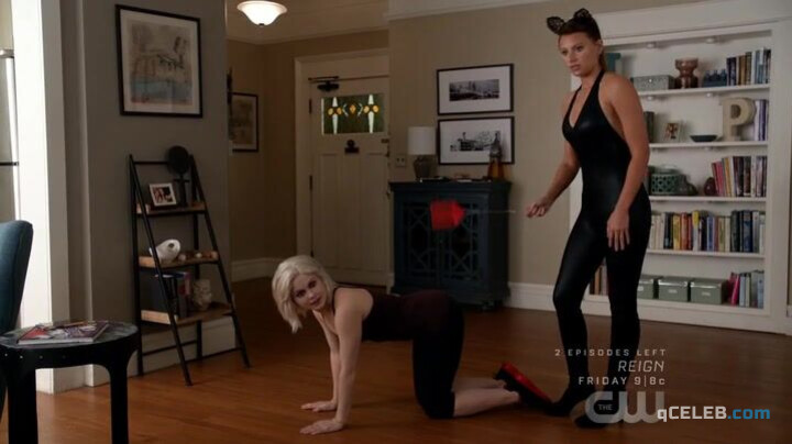 2. Rose McIver sexy, Alyson Michalka sexy – iZombie s03e10 (2017)
