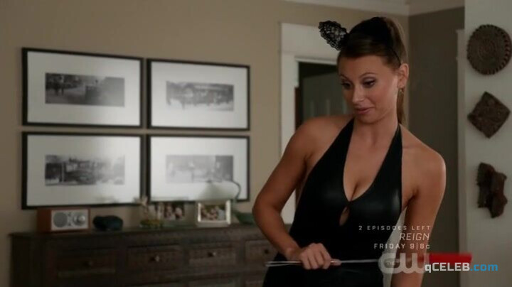 3. Rose McIver sexy, Alyson Michalka sexy – iZombie s03e10 (2017)