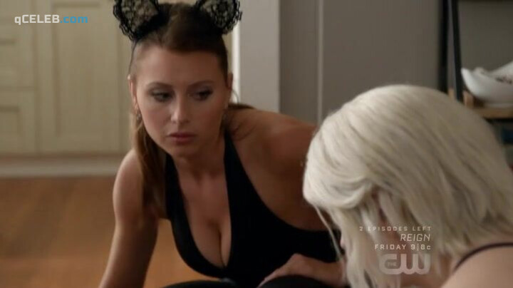 7. Rose McIver sexy, Alyson Michalka sexy – iZombie s03e10 (2017)