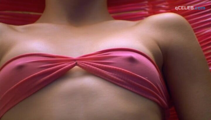 14. Keri Russell sexy, Catherine Hicks sexy – Eight Days a Week (1997)