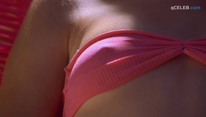 17. Keri Russell sexy, Catherine Hicks sexy – Eight Days a Week (1997)