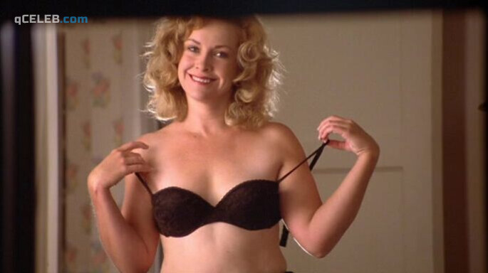 19. Keri Russell sexy, Catherine Hicks sexy – Eight Days a Week (1997)