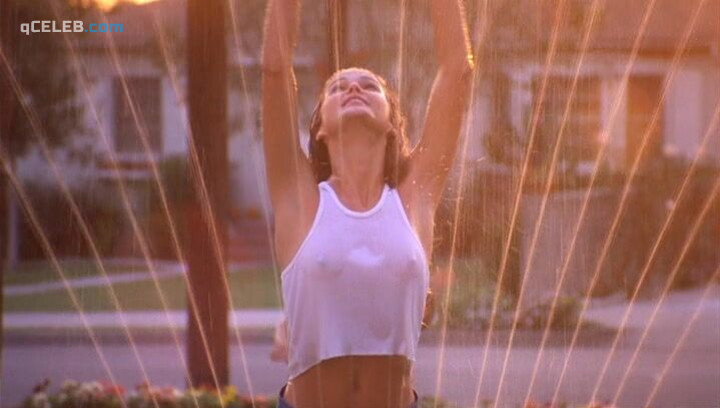 4. Keri Russell sexy, Catherine Hicks sexy – Eight Days a Week (1997)