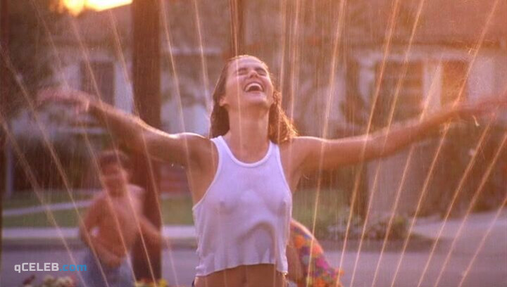 5. Keri Russell sexy, Catherine Hicks sexy – Eight Days a Week (1997)