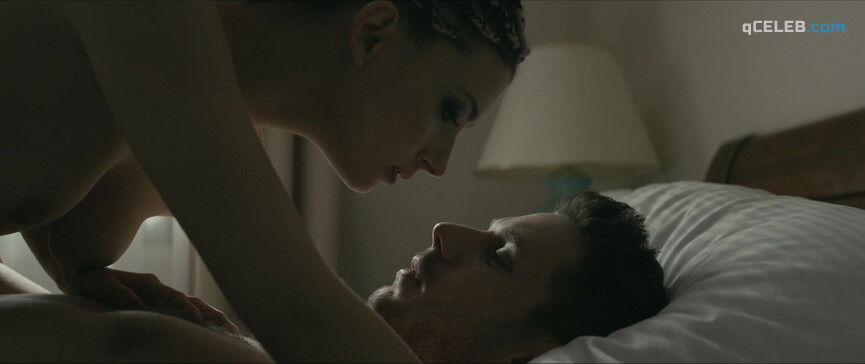 9. Kamila Sobczak nude – Loop (2020)