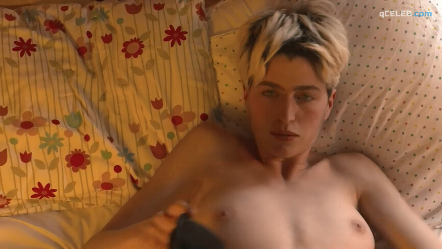 6. Marie Benati nude, Leila Guigue nude – Nos âmes solitaires (2019)