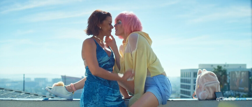 13. Montana Manning nude, Madison Lawlor sexy – Daddy Issues (2018)