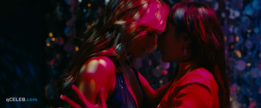 33. Jennifer Lopez sexy, Constance Wu sexy, Julia Stiles sexy, Cardi B sexy – Hustlers (2019)