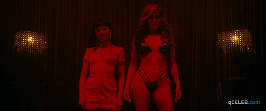 34. Jennifer Lopez sexy, Constance Wu sexy, Julia Stiles sexy, Cardi B sexy – Hustlers (2019)