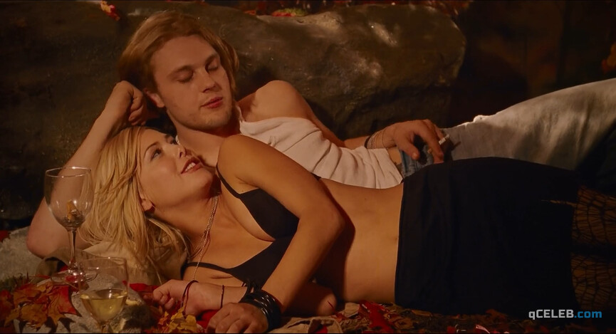 16. Alison Lohman sexy, Gina Gershon sexy, Nicole Vicius sexy – Delirious (2006)
