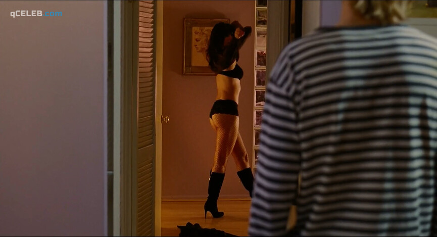 18. Alison Lohman sexy, Gina Gershon sexy, Nicole Vicius sexy – Delirious (2006)
