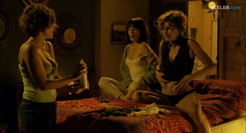 11. Silvia Bel sexy, Olalla Moreno sexy, Cristina Plazas sexy – 1.000 maneres de menjar-se un ou (2013)