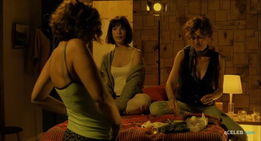 6. Silvia Bel sexy, Olalla Moreno sexy, Cristina Plazas sexy – 1.000 maneres de menjar-se un ou (2013)