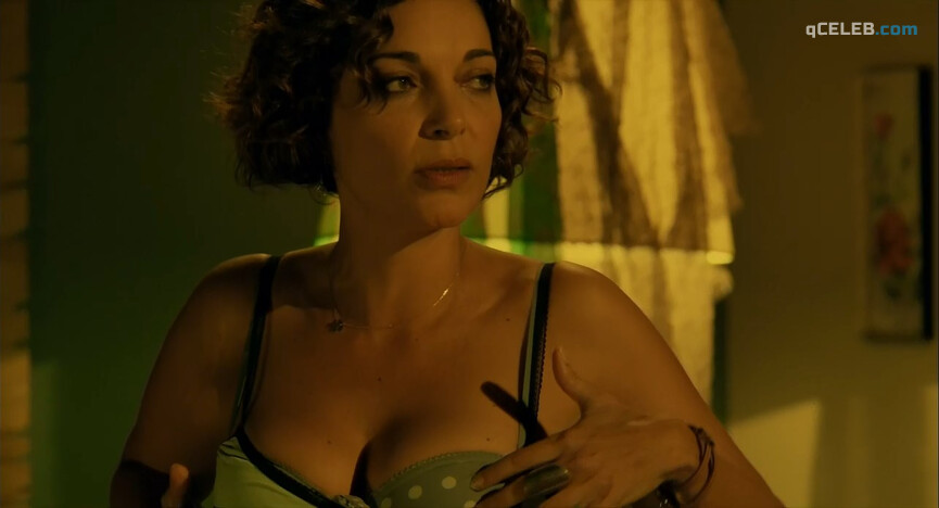 7. Silvia Bel sexy, Olalla Moreno sexy, Cristina Plazas sexy – 1.000 maneres de menjar-se un ou (2013)