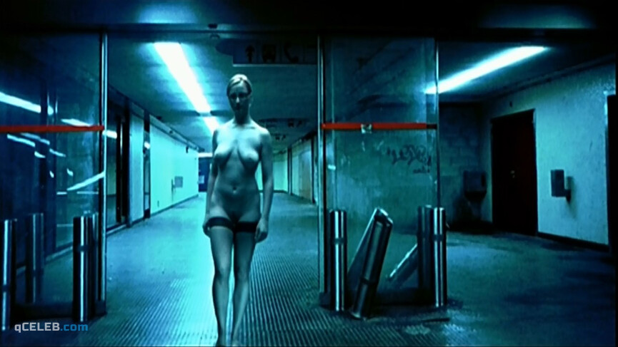 2. Denise Richards sexy – The Life (2004)