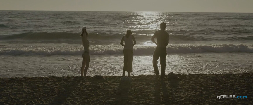 10. Alicia Vikander nude, Riley Keough nude – Earthquake Bird (2019)