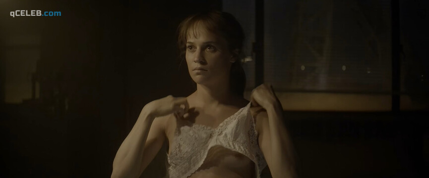 3. Alicia Vikander nude, Riley Keough nude – Earthquake Bird (2019)