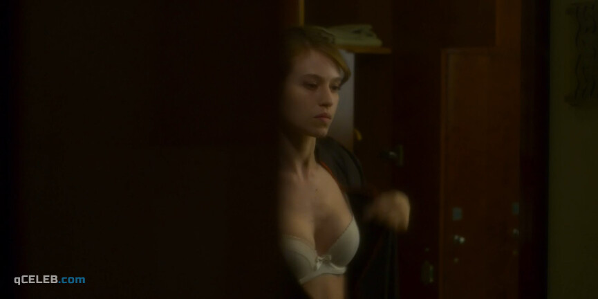 3. Lou de Laage nude – White as Snow (2019)