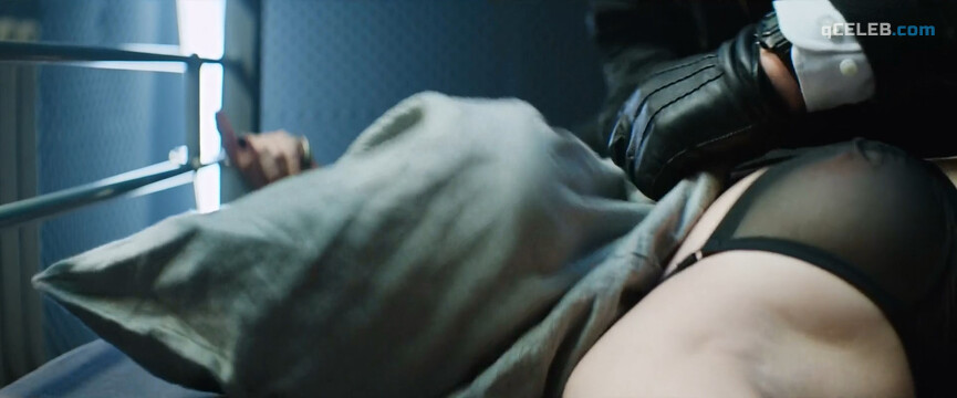 4. Jella Haase sexy – Kidnapping Stella (2019)