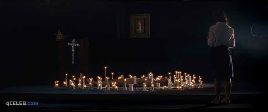 2. Lilli Lorenz nude – Luz (2018)