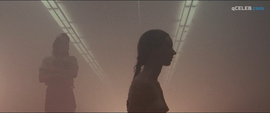 5. Lilli Lorenz nude – Luz (2018)