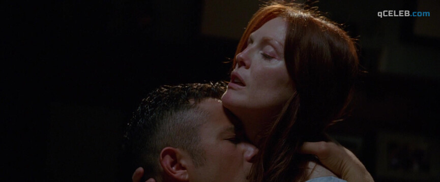 5. Julianne Moore sexy – Don Jon (2013)