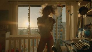 Justina Bustos sexy – Madly (2016)